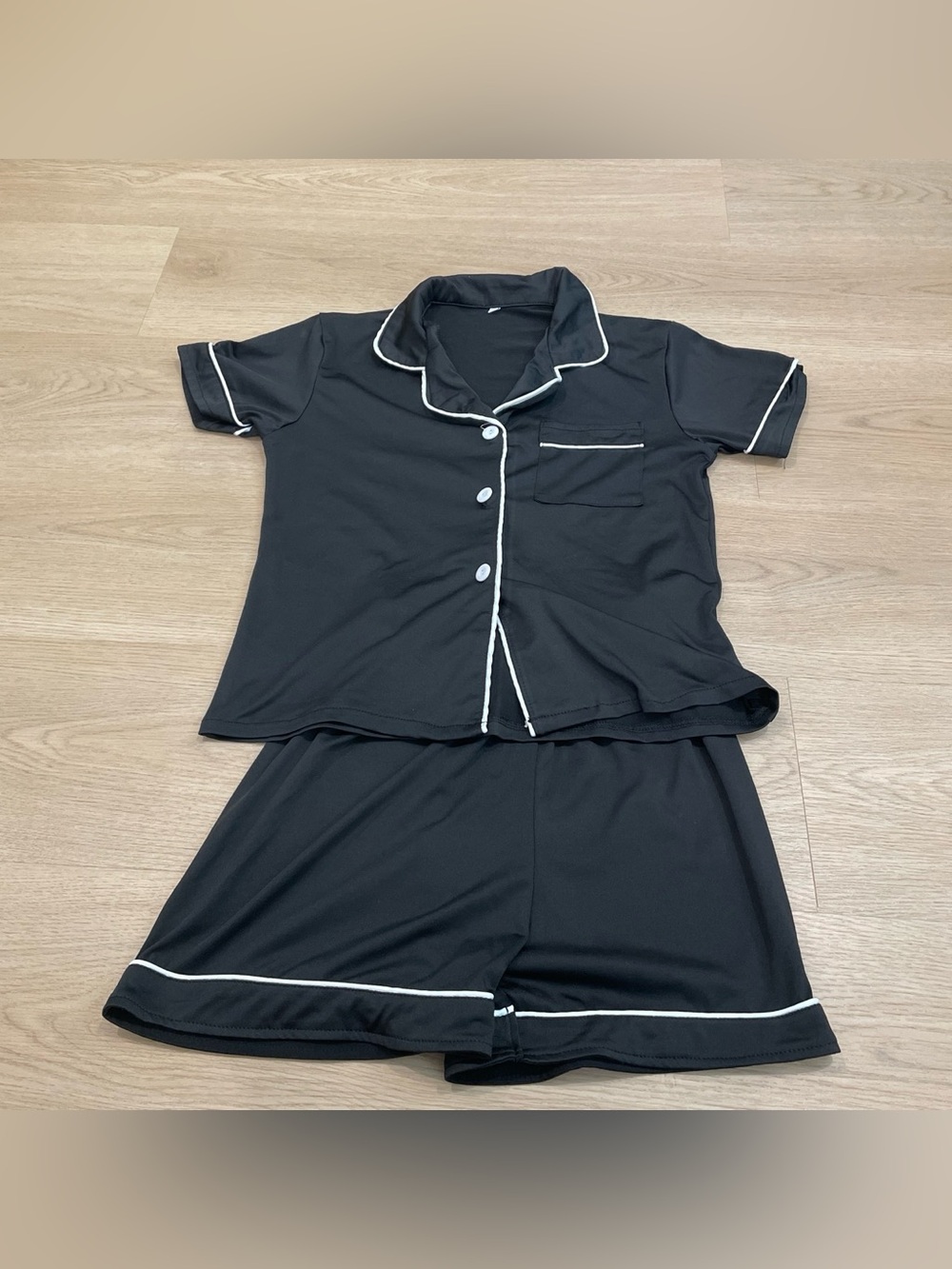 Amazon Essentials Black Short-Sleeve Pajama Set with White Trim